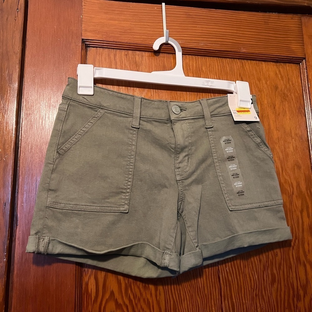 Junior's SO Midi Low Rise Short Size 9/29W NEW Olive Stretch Cuffed
